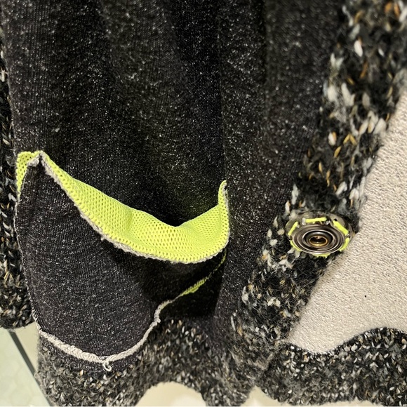 BOUTIQUE ITALIAN CARDIGAN - Picture 2 of 5